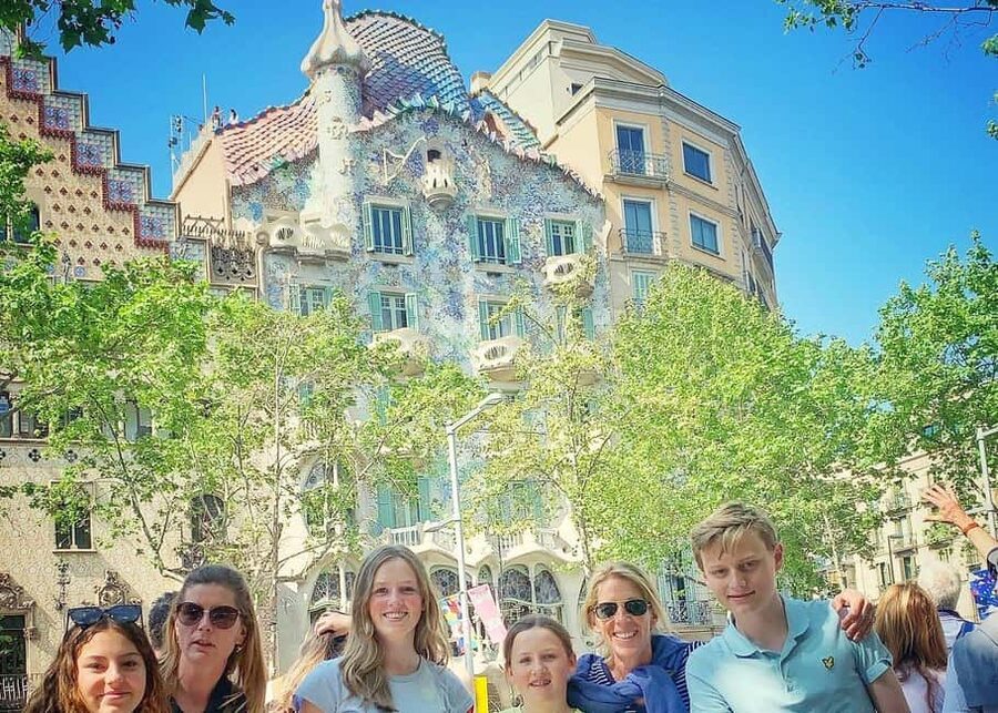 Barcelona: Ramblas, Old Town & Gaudí Houses Walking Tour - Key points at a glance