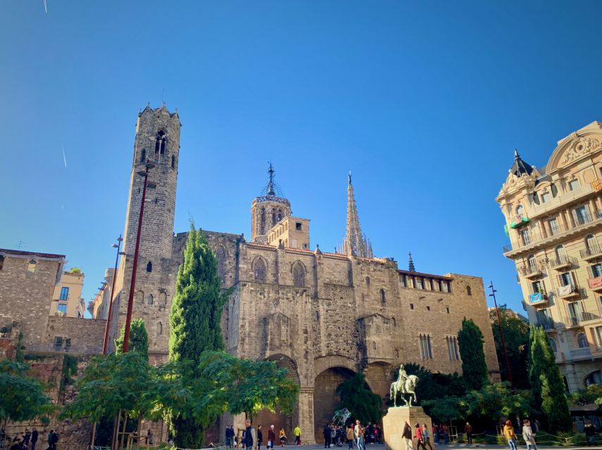 Barcelona: Ramblas, Old Town & Gaudí Houses Walking Tour - Pace, comfort, and who should book