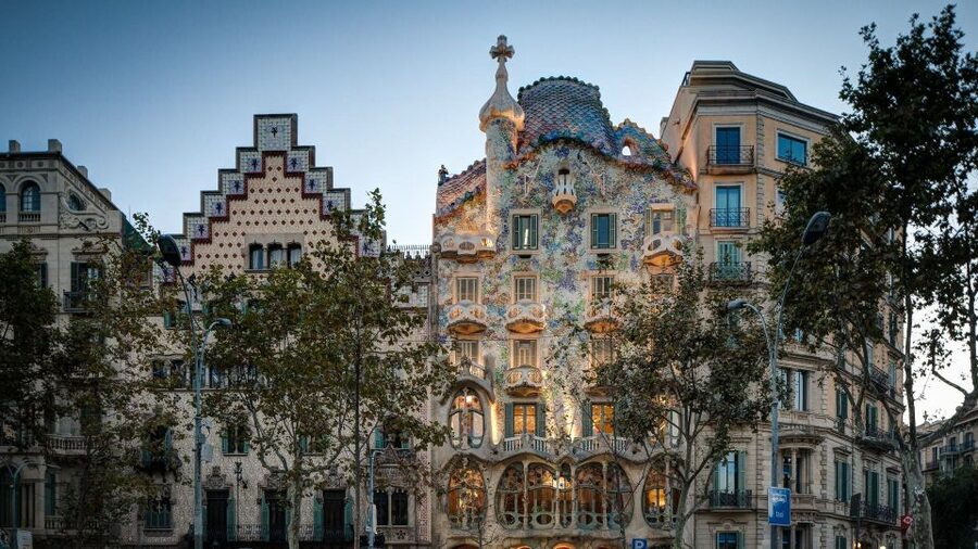 Barcelona: Sagrada Familia and City Tour with Hotel Pickup - Key points to know before booking
