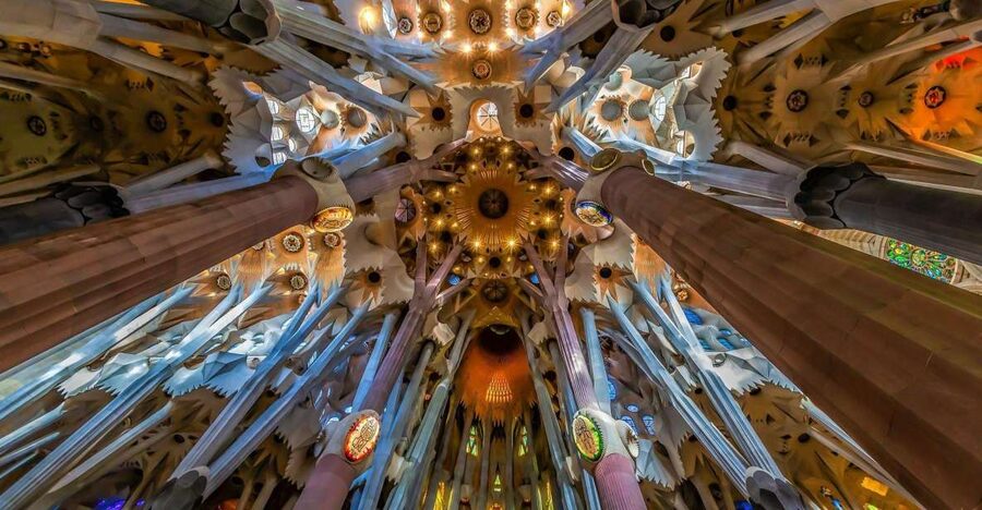 Barcelona: Sagrada Familia and City Tour with Hotel Pickup - Why this Barcelona tour works well for a first day