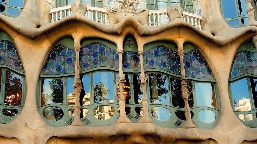 Barcelona: Sagrada Familia and City Tour with Hotel Pickup - Sagrada Familia is the day’s main event