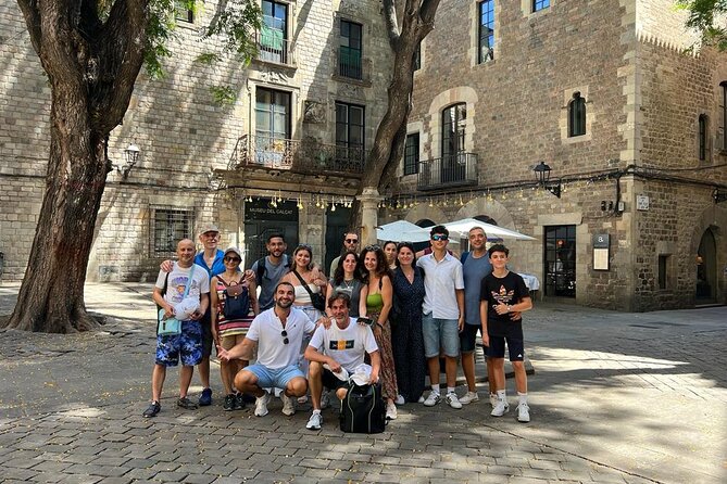 Barcelona: Sagrada Familia, Modernism and Gothic Quarter - A short pause near Plaça de Catalunya