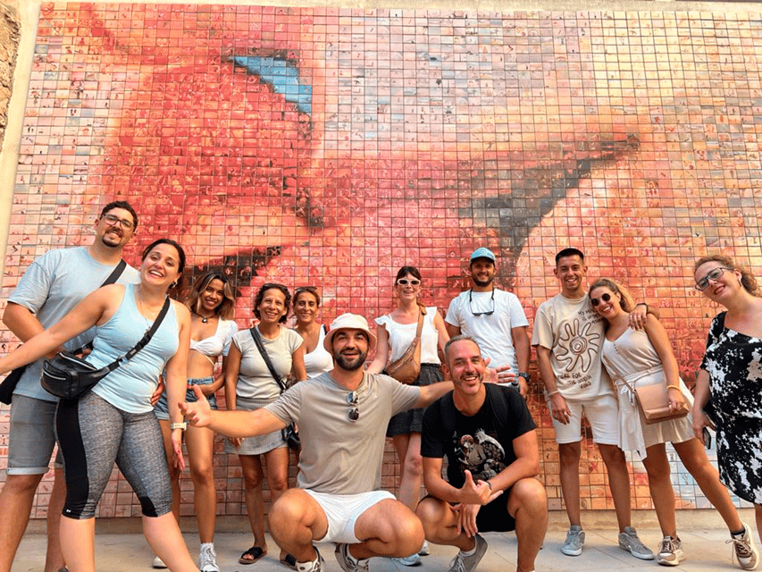 Barcelona: Sagrada Familia, Modernism, and Old Town Tour - Meeting at Sagrada Família and reading Gaudí from the outside