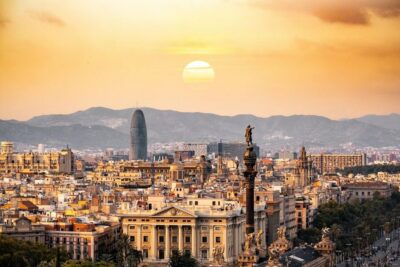 Sagrada Familia, Modernism, and Old Town Tour