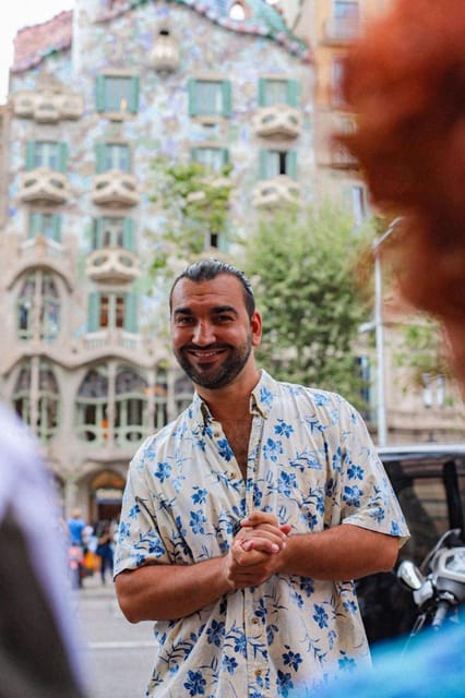 Barcelona: Sagrada Familia, Modernism, and Old Town Tour - Plaça de Catalunya and the walk toward the Old Town