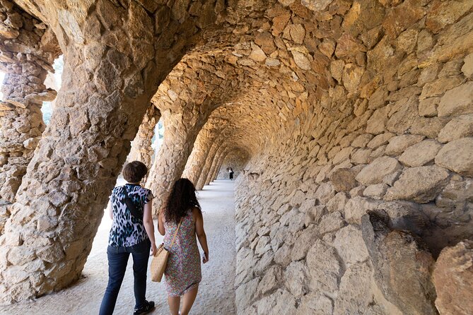 Barcelona: Skip-the-Line Gaudi's Park Guell Guided Tour - The free hour for photos and extra exploring