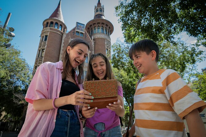 Barcelona Street Escape: Gaudi and the Hidden Treasure - Who should book this experience?
