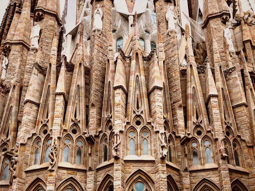 Barcelona: The Genuis of Gaudi & Modernist Architects Tour - How much walking and talking to expect