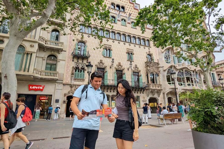 Barcelona Walking Tour: Modernisme & Iconic Architecture - Casa Comalat and the first taste of eccentric design