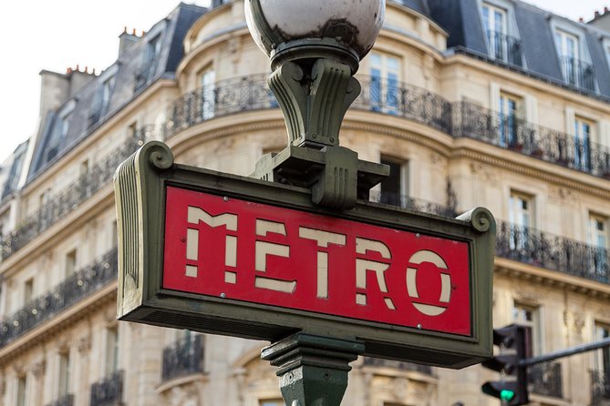 Bastille's Architecture & Artisans Self-Guided Walking Tour - Passage du Chantier: old architecture in a small space