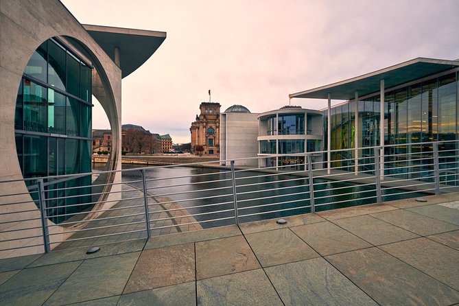 Berlin Architecture/River Spree Full Day Photography Tour - How private group size changes the experience