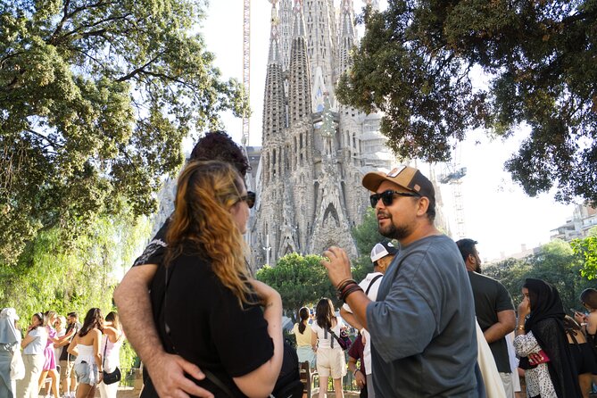 Best of Barcelona: Sagrada Família, Gaudí & Candy Tasting Tour! - La Mansana de la Discordia and Modernist rivalry