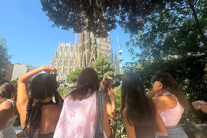 Best of Barcelona: Sagrada Família, Gaudí & Candy Tasting Tour! - What the guides add to the experience