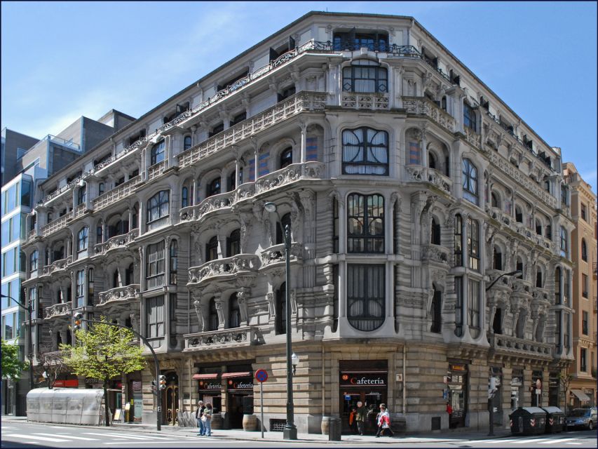 Bilbao: Historical and Architectural Walking Tour - A look inside Bilbao’s metro