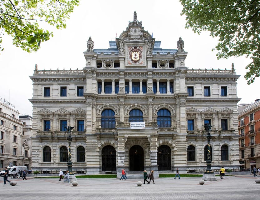 Bilbao: Historical and Architectural Walking Tour - The founder’s statue and the story of medieval Bilbao