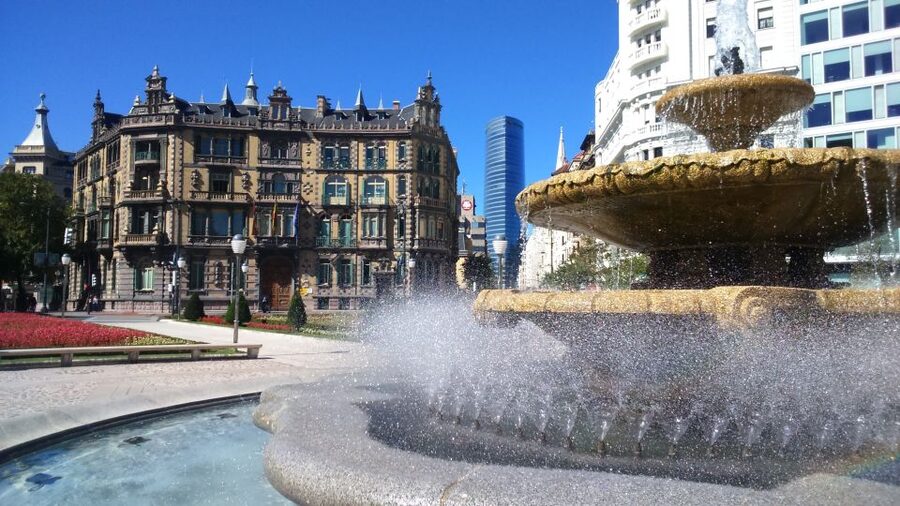 Bilbao: Historical and Architectural Walking Tour - Bilbao-Abando station and its detailed history