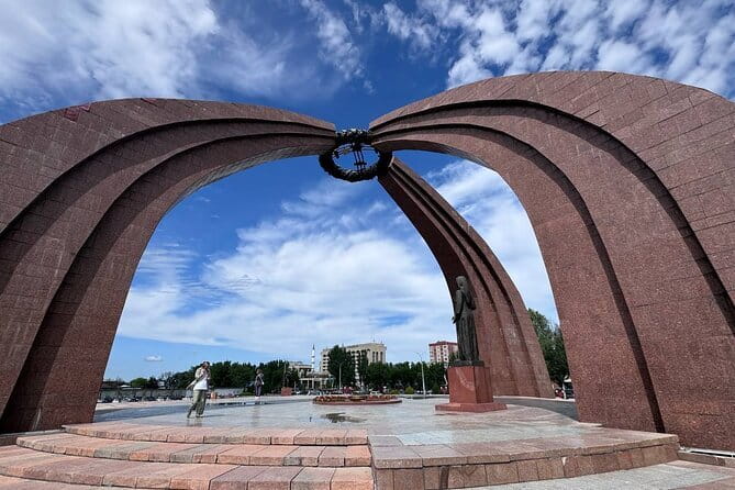 Bishkek : USSR History , Soviet Architects , Statues & Mosaics - Key points before you book