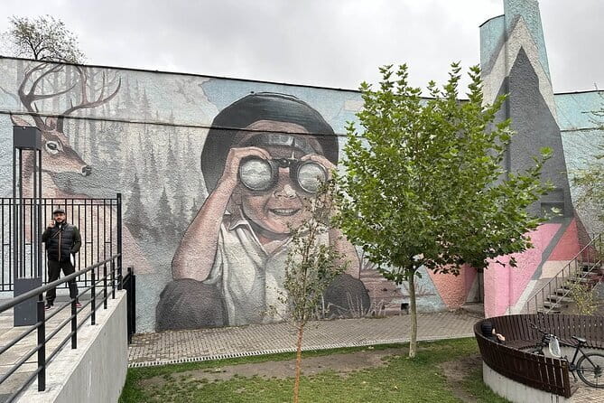 Bishkek : USSR History , Soviet Architects , Statues & Mosaics - Fine arts, opera, and the Soviet cultural project