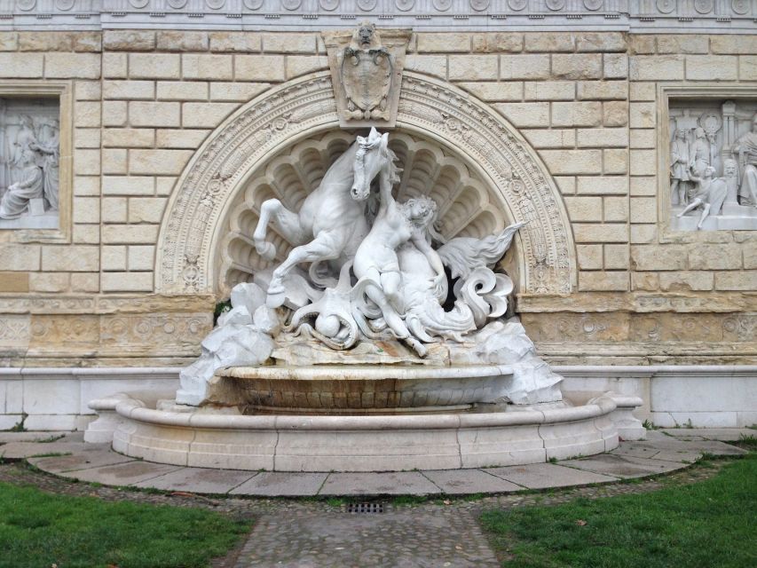 Bologna: Guided Architecture Walking Tour - Starting at the Archiginnasio and Piazza Galvani