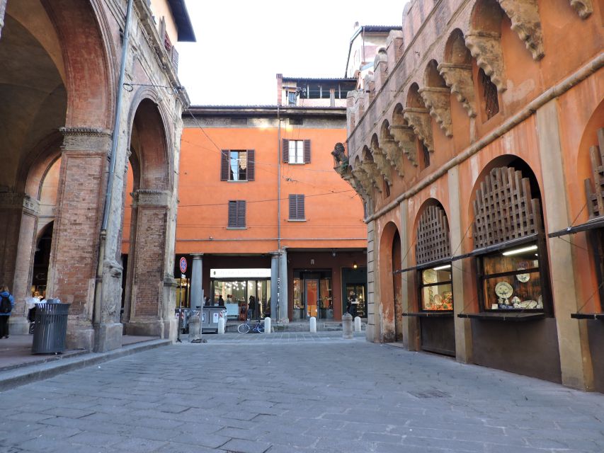 Bologna: Guided Architecture Walking Tour - Piazza del Nettuno and Bologna’s civic buildings