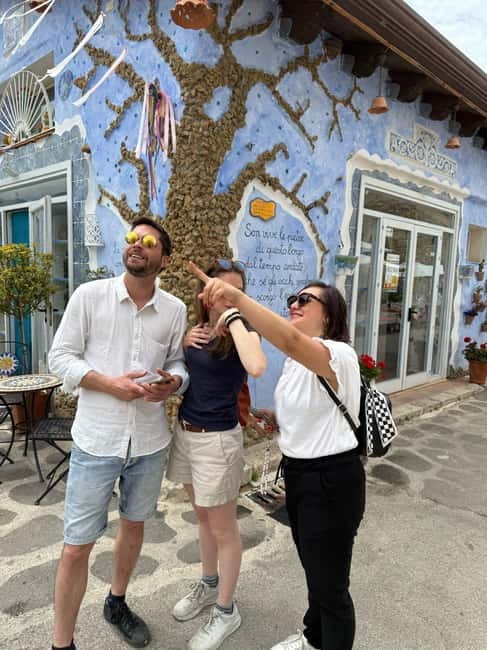 Borgo Parrini Gaudí-style: a walking tour in a colorful art village - Comfort, language, and access