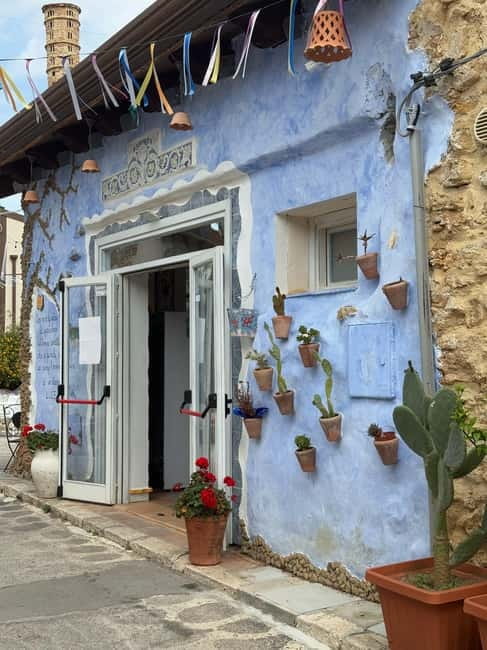Borgo Parrini Gaudí-style: a walking tour in a colorful art village - Who will enjoy this most