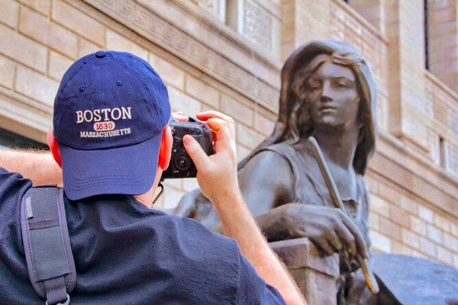 Boston's Architecture, History + Photo Walking Tour (SMALL Group) - What Saba adds to the experience