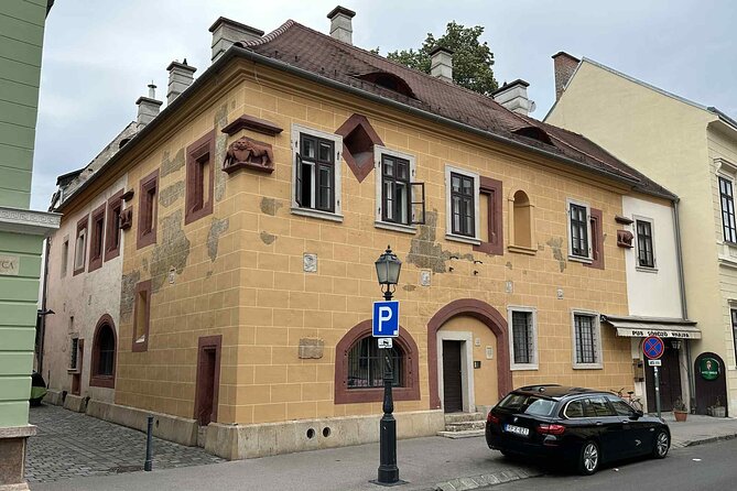 Buda Castle Tour: History and Architecture - Tárnok Street and the practical life of medieval Buda