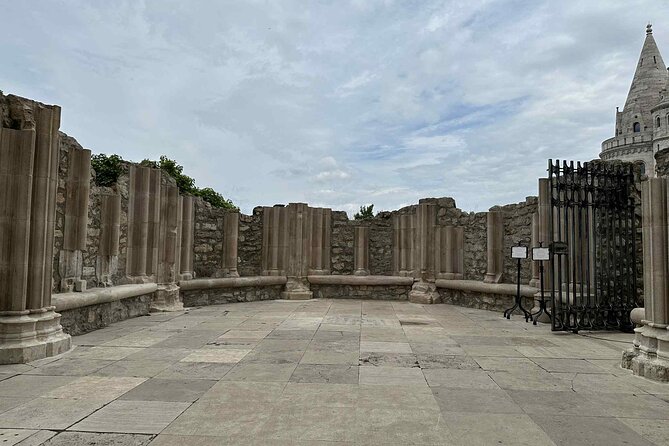 Buda Castle Tour: History and Architecture - Bécsi Kapu and the National Archives
