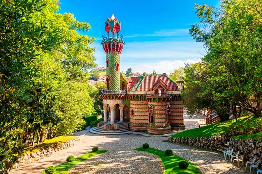 Capricho Gaudí with entrance, Santillana del Mar and Sequoia Forest - Key points to know before booking