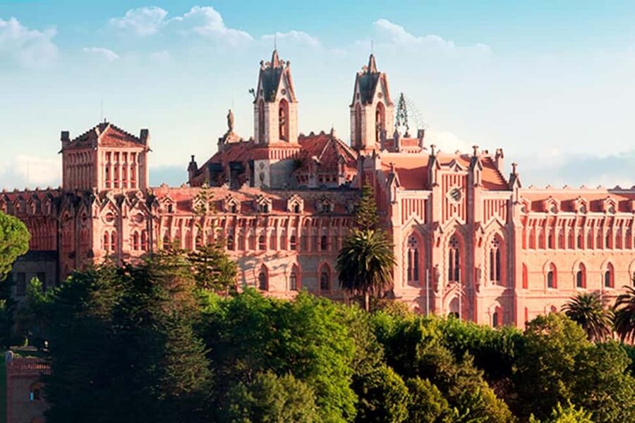 Capricho Gaudí with entrance, Santillana del Mar and Sequoia Forest - Who should book this excursion?
