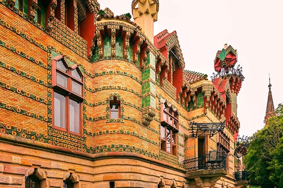 Capricho Gaudí with entrance, Santillana del Mar and Sequoia Forest - From Santander to Monte Cabezón’s sequoias