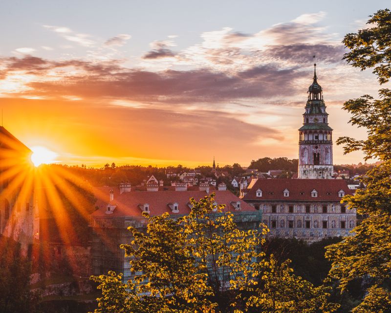 Český Krumlov: Half-Day Medieval Architecture Walking Tour - How the guides affect the experience