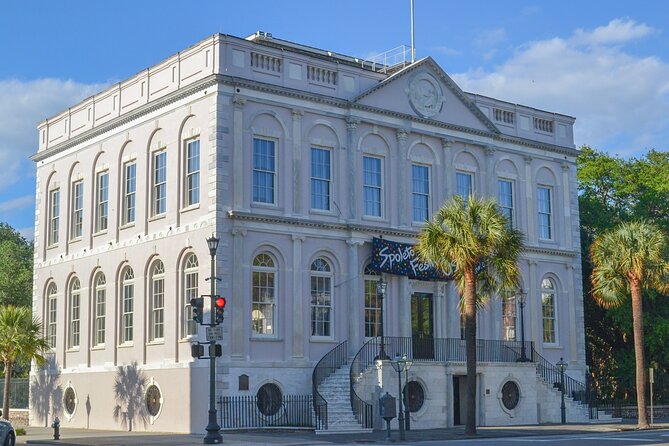 Charleston Architectural Walking Tour - The Nathaniel Russell House in five minutes