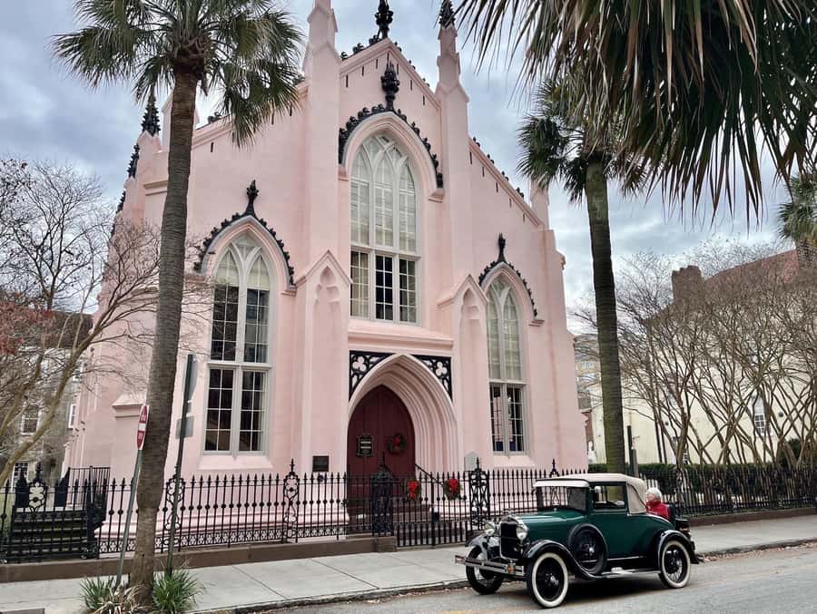 Charleston: History and Architecture Guided Walking Tour - Three alleys that reward curiosity