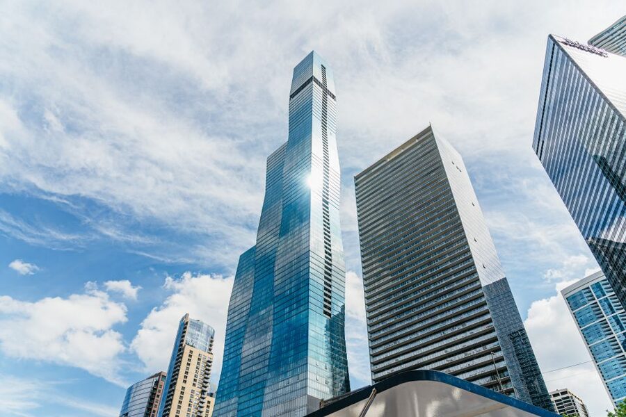 Chicago: 45-Minute Family-Friendly Architecture River Cruise - Returning past the Riverwalk toward Lake Michigan