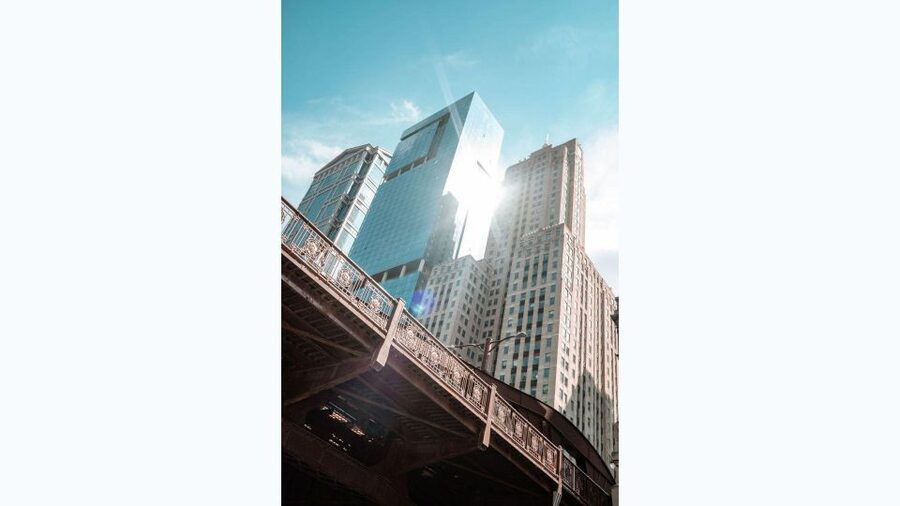 Chicago: Architecture Boat Tour with Drinks - Boarding at Ogden Slip on McClurg Court
