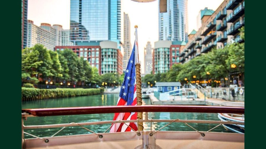 Chicago: Architecture Boat Tour with Drinks - The final stretch and return to Ogden Slip