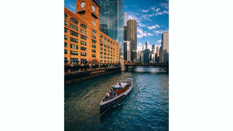 Chicago: Architecture Boat Tour with Drinks - Is $42 a good value?