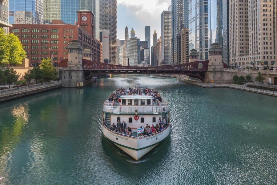 Chicago: Architecture Center Cruise on Chicago's First Lady - All three branches, including the river forks