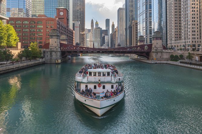 Chicago Architecture Center River Cruise aboard First Lady - Why this river cruise is such a good Chicago introduction