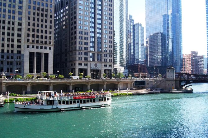 Chicago Architecture Center River Cruise aboard First Lady - How to make the most of your departure