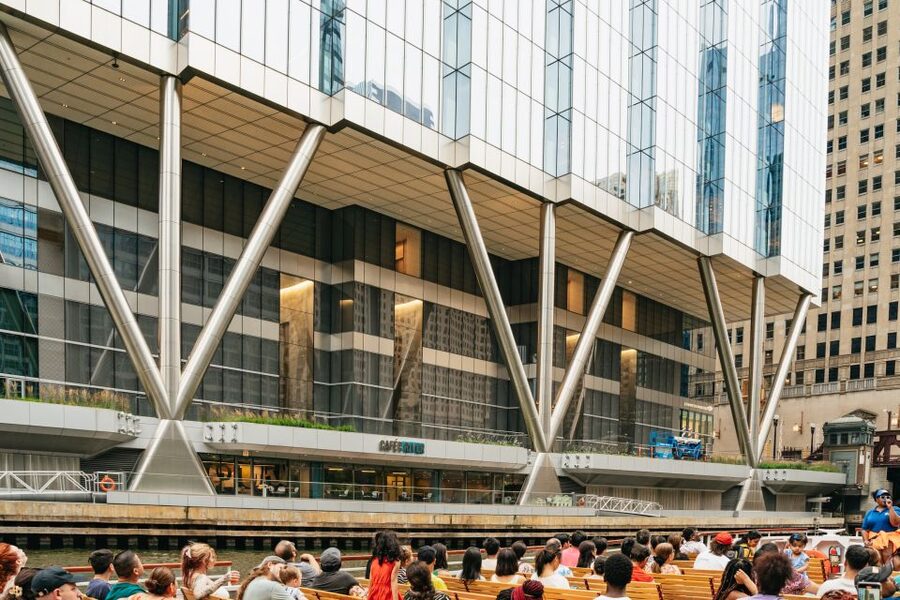 Chicago: Architecture River Cruise Skip-the-Ticket Line - Drinks, comfort, and what to bring