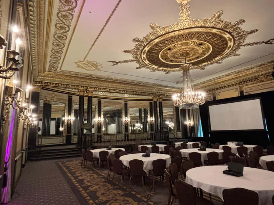 Chicago: Architecture & True Crime History - Who will enjoy this most?