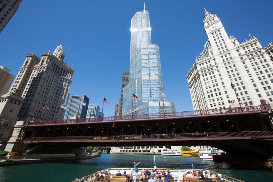 Chicago: City Minibus Tour with Optional Architecture Cruise - Gold Coast and the original Playboy Mansion