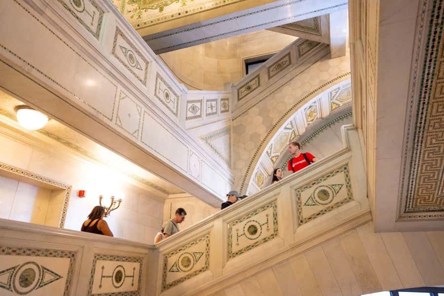 Chicago: Food, History and Architecture Tour - Chicago popcorn, then the three essential dishes