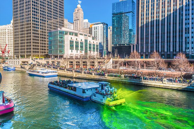 Chicago Premium Driving Tour with River Boat Cruise and Sky Deck - Driving through the city with a local guide