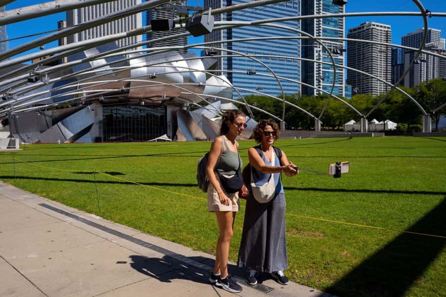 Chicago: Prohibition-Era Culture & Architectural Treasures - Finishing at Millennium Park and the Bean