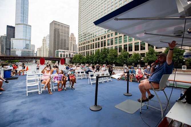 Chicago River 90-Minute Architecture Tour - Choosing Between the Outdoor Deck and Indoor Lounge