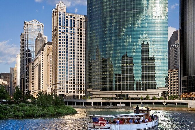 Chicago River Architecture Tour Aboard a Historic Yacht - Chicago River: the city’s architecture from water level